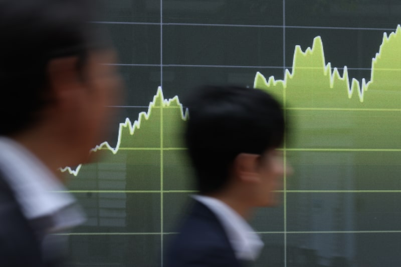 Acciones asiáticas suben ante el acuerdo de tregua entre EE.UU. e Irán; el petróleo baja Acciones asiáticas suben ante el acuerdo de tregua entre EE.UU. e Irán; el petróleo baja