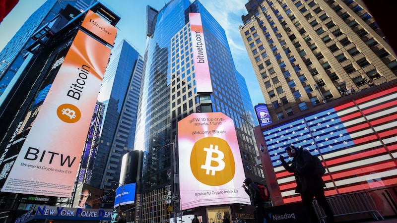 ETFs de bitcoin caminham para saída recorde de US$ 4,1 bilhões em junho ETFs de bitcoin caminham para saída recorde de US$ 4,1 bilhões em junho