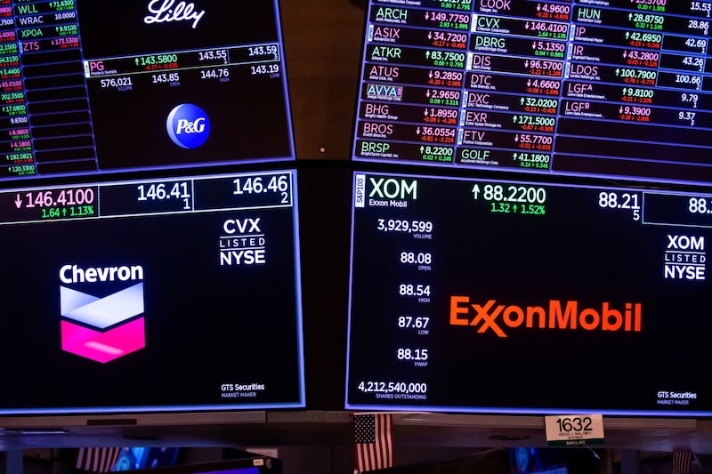 Chevron y ExxonMobil en el NYSE Chevron y ExxonMobil en el NYSE