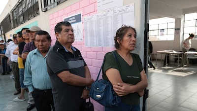 Eleição no Peru tem novo dia de votação após falha logística deixar milhares sem votar Eleição no Peru tem novo dia de votação após falha logística deixar milhares sem votar
