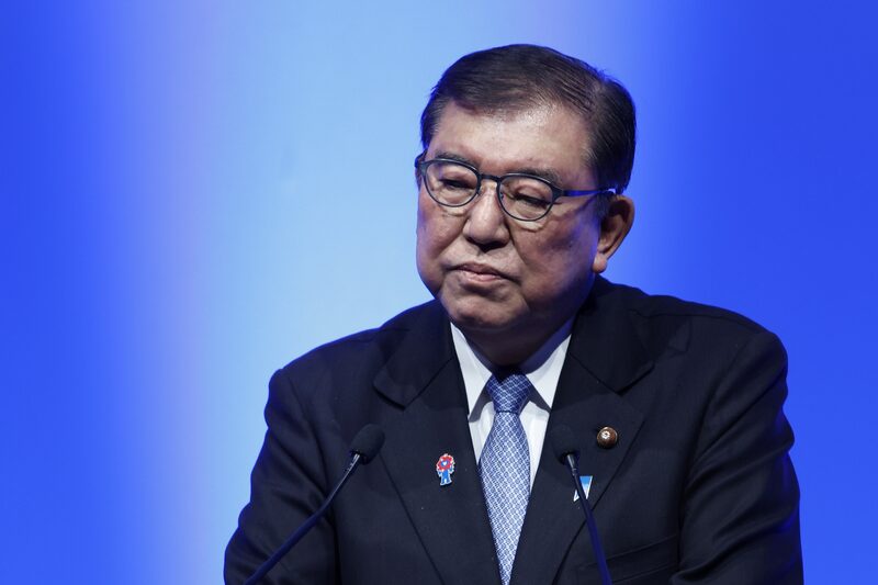 Ishiba reiteró la postura existente de Japón sobre los gravámenes durante una reunión de 45 minutos, según dijo el primer ministro a los periodistas el viernes en Tokio. Ishiba reiteró la postura existente de Japón sobre los gravámenes durante una reunión de 45 minutos, según dijo el primer ministro a los periodistas el viernes en Tokio.