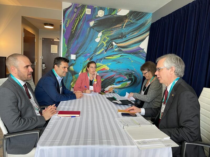 El ministro de Economía y el secretario de Energía junto a empresas del sector petrolero El ministro de Economía y el secretario de Energía junto a empresas del sector petrolero