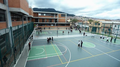 Más de 800 colegios privados han cerrado en Colombia desde 2020 y el panorama parece empeorar Más de 800 colegios privados han cerrado en Colombia desde 2020 y el panorama parece empeorar