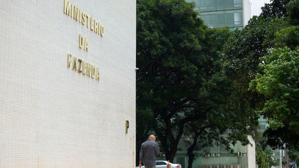 Cotado para Fazenda de Flávio Bolsonaro, Kayath defende mudanças fiscais rápidas Cotado para Fazenda de Flávio Bolsonaro, Kayath defende mudanças fiscais rápidas
