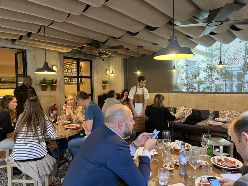 Pica Pau, uma representante da nova geração de tabernas de Lisboa (Andrew Davis/Bloomberg) Pica Pau, uma representante da nova geração de tabernas de Lisboa (Andrew Davis/Bloomberg)