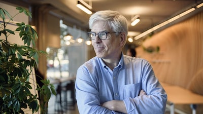 El premio Nobel Paul Romer dice que el libre comercio perjudica a los vulnerables El premio Nobel Paul Romer dice que el libre comercio perjudica a los vulnerables