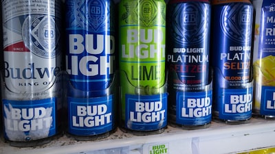 AB InBev sorprende al mercado: crece el volumen de cerveza y acciones suben 7,7% AB InBev sorprende al mercado: crece el volumen de cerveza y acciones suben 7,7%
