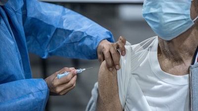 Cuarta dosis en Argentina: ¿quiénes pueden y deben recibir la vacuna? Cuarta dosis en Argentina: ¿quiénes pueden y deben recibir la vacuna?