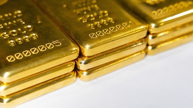 El oro recorta su avance tras decisión de la Fed de subir tasas y anticipar otro aumento El oro recorta su avance tras decisión de la Fed de subir tasas y anticipar otro aumento
