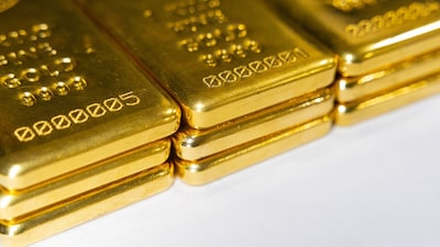 El oro recorta su avance tras decisión de la Fed de subir tasas y anticipar otro aumento El oro recorta su avance tras decisión de la Fed de subir tasas y anticipar otro aumento