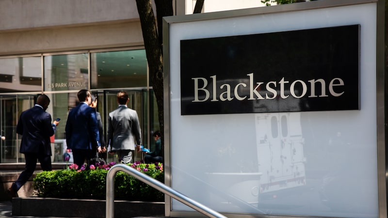Blackstone estuda medida em estratégia que aposta em pares para destravar liquidez Blackstone estuda medida em estratégia que aposta em pares para destravar liquidez