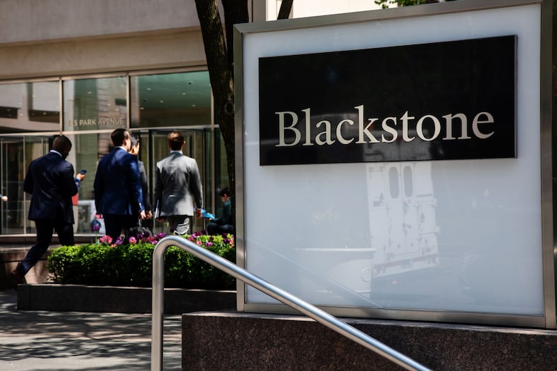 A Blackstone enfrenta, assim como seus pares, o desafio de reciclar capital em certos fundos que não têm prazo para retornar o capital A Blackstone enfrenta, assim como seus pares, o desafio de reciclar capital em certos fundos que não têm prazo para retornar o capital