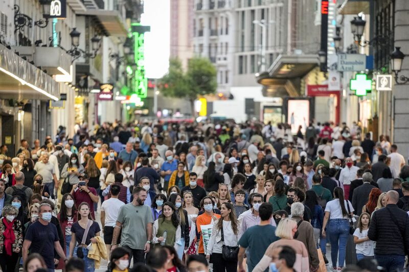 Órgão cortou a projeção de crescimento para 2021 da Espanha para 4,6%, de 5,7%, e de 6,4% para 5,8% em 2022. Órgão cortou a projeção de crescimento para 2021 da Espanha para 4,6%, de 5,7%, e de 6,4% para 5,8% em 2022.