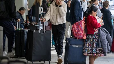 Llevar o no llevar pijama es la pregunta definitiva para viajar en avión Llevar o no llevar pijama es la pregunta definitiva para viajar en avión