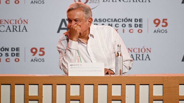 AMLO confirma que está contagiado de Covid-19 por tercera vez AMLO confirma que está contagiado de Covid-19 por tercera vez
