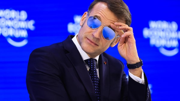 Óculos usados por Macron em Davos impulsionam pequena fabricante italiana Óculos usados por Macron em Davos impulsionam pequena fabricante italiana