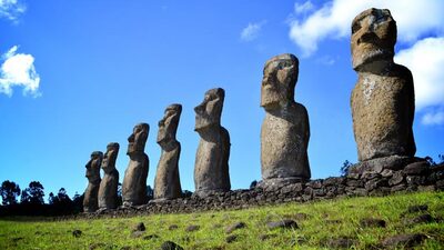 Chile: 100 hectáreas y varios moáis en Isla de Pascua devastados por el fuego Chile: 100 hectáreas y varios moáis en Isla de Pascua devastados por el fuego