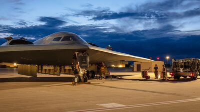 Bombardeiros B-2 decolam dos Estados Unidos enquanto Trump avalia ataque ao Irã Bombardeiros B-2 decolam dos Estados Unidos enquanto Trump avalia ataque ao Irã