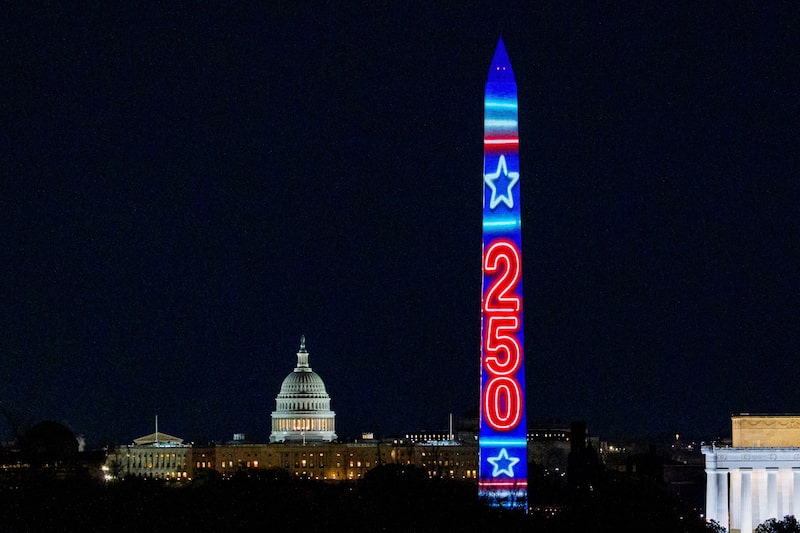 El número 250 proyectado en el Monumento a Washington durante la celebración inaugural de America250 en Washington el 31 de diciembre.
Fotógrafo: Aaron Schwartz/Bloomberg El número 250 proyectado en el Monumento a Washington durante la celebración inaugural de America250 en Washington el 31 de diciembre.
Fotógrafo: Aaron Schwartz/Bloomberg