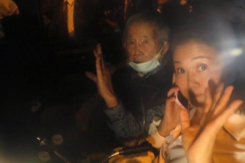 Fujimori, que cumplirá 86 años el 28 de julio, dijo que se había inscrito como miembro de Fuerza Popular de cara al ciclo electoral de 2026. Fujimori, que cumplirá 86 años el 28 de julio, dijo que se había inscrito como miembro de Fuerza Popular de cara al ciclo electoral de 2026.