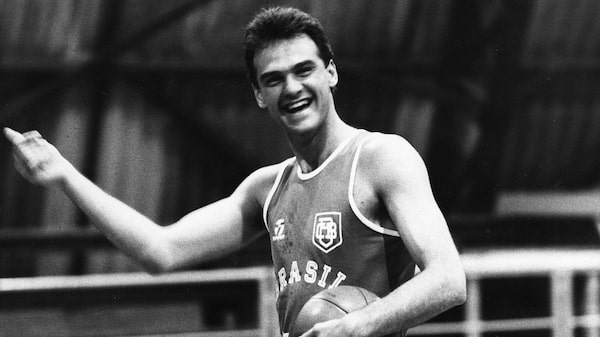Morre Oscar Schmidt, ícone do basquete e o maior cestinha olímpico da história Morre Oscar Schmidt, ícone do basquete e o maior cestinha olímpico da história