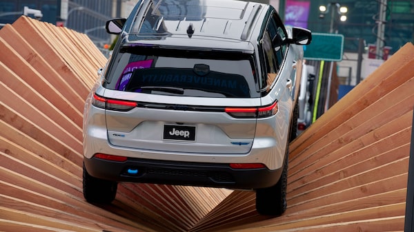 Jeep aposta em cortes de preços e linha simplificada para retomar mercado nos EUA Jeep aposta em cortes de preços e linha simplificada para retomar mercado nos EUA