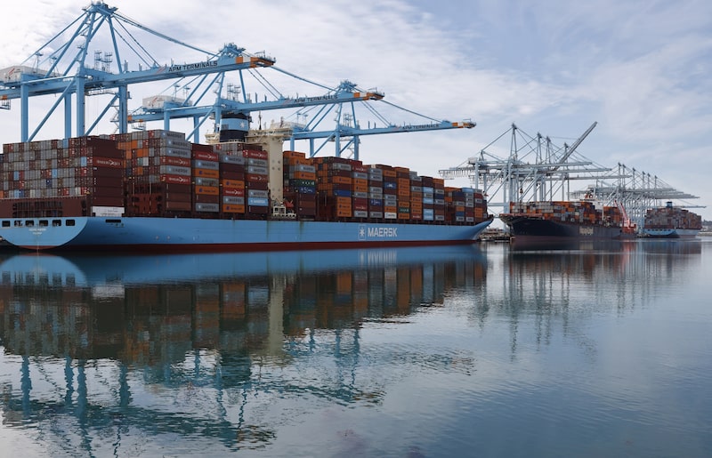 Buques portacontenedores en el puerto de Los Ángeles. Fotógrafo: Mario Tama/Getty Images Buques portacontenedores en el puerto de Los Ángeles. Fotógrafo: Mario Tama/Getty Images