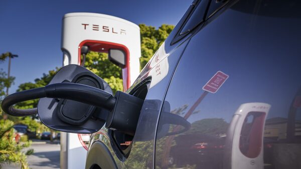 Tesla ha tardado en hacer accesibles sus cargadores a otros vehículos eléctricos: ¿por qué? Tesla ha tardado en hacer accesibles sus cargadores a otros vehículos eléctricos: ¿por qué?
