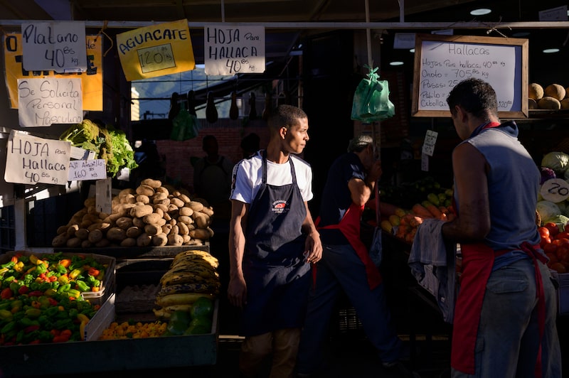 Shoppers at the Catia market in Caracas, Venezuela, on Sunday, Nov. 24, 2024. Shoppers at the Catia market in Caracas, Venezuela, on Sunday, Nov. 24, 2024.