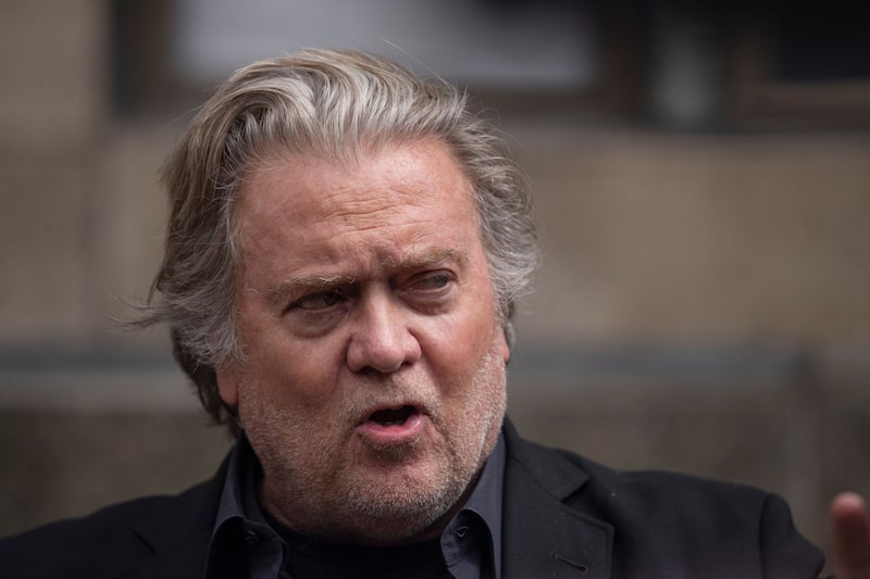 Steve Bannon, exasesor de Donald Trump, durante una rueda de prensa en el exterior del Tribunal Supremo del Estado de Manhattan en Nueva York, Estados Unidos, el jueves 8 de septiembre de 2022. Steve Bannon, exasesor de Donald Trump, durante una rueda de prensa en el exterior del Tribunal Supremo del Estado de Manhattan en Nueva York, Estados Unidos, el jueves 8 de septiembre de 2022.