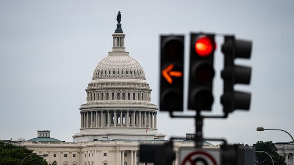 Dólar recua a R$ 5,32 e Ibovespa opera estável ante cautela com ‘shutdown’ nos EUA Dólar recua a R$ 5,32 e Ibovespa opera estável ante cautela com ‘shutdown’ nos EUA