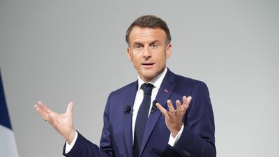 França encara incerteza, e Macron busca 5º premiê ante impasse político e fiscal França encara incerteza, e Macron busca 5º premiê ante impasse político e fiscal