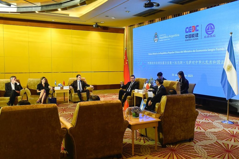 Junto a la comitiva argentina, se reunió con las autoridades del Grupo Gezhouba (CGGC) Junto a la comitiva argentina, se reunió con las autoridades del Grupo Gezhouba (CGGC)