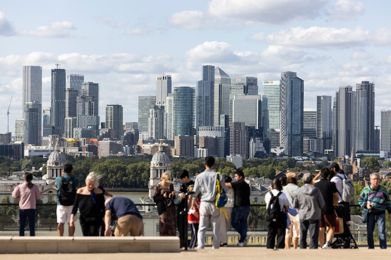 Incluso antes de asumir el cargo, los laboristas tenían a los ricos en el punto de mira, prometiendo eliminar el trato preferente a los extranjeros con grandes patrimonios que viven en el Reino Unido. Incluso antes de asumir el cargo, los laboristas tenían a los ricos en el punto de mira, prometiendo eliminar el trato preferente a los extranjeros con grandes patrimonios que viven en el Reino Unido.