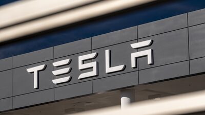 Tesla suspende captação de US$ 1 bilhão em meio à turbulência no mercado Tesla suspende captação de US$ 1 bilhão em meio à turbulência no mercado