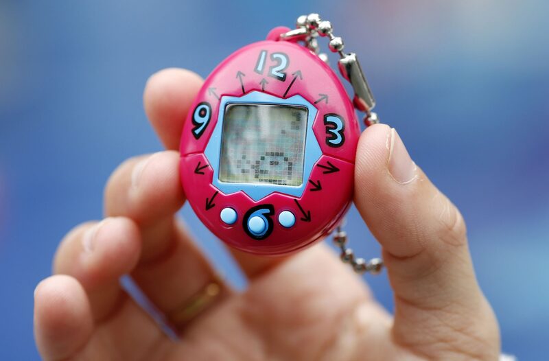 Veinte años después de su creación, la empresa japonesa Bandai reedita el famoso juguete de edición limitada que hoy está disponible en Francia. Tamagotchi estará disponible en Estados Unidos el 5 de noviembre de 2017. Veinte años después de su creación, la empresa japonesa Bandai reedita el famoso juguete de edición limitada que hoy está disponible en Francia. Tamagotchi estará disponible en Estados Unidos el 5 de noviembre de 2017.