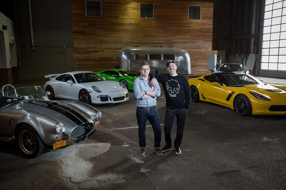 Zac Moseley (à esquerda) e Michael Prichinello, do Classic Car Club em Nova York. Foto: Michael Nagle/Bloomberg Zac Moseley (à esquerda) e Michael Prichinello, do Classic Car Club em Nova York. Foto: Michael Nagle/Bloomberg