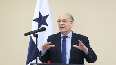 Procuradores panameños dicen que Ley minera 406, que extiende contrato a First Quantum Minerals, es inconstitucional Procuradores panameños dicen que Ley minera 406, que extiende contrato a First Quantum Minerals, es inconstitucional