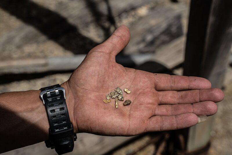 Un trabajador con oro en una mina en Marmato, departamento de Caldas, Colombia, el martes 29 de junio de 2021. Un trabajador con oro en una mina en Marmato, departamento de Caldas, Colombia, el martes 29 de junio de 2021.