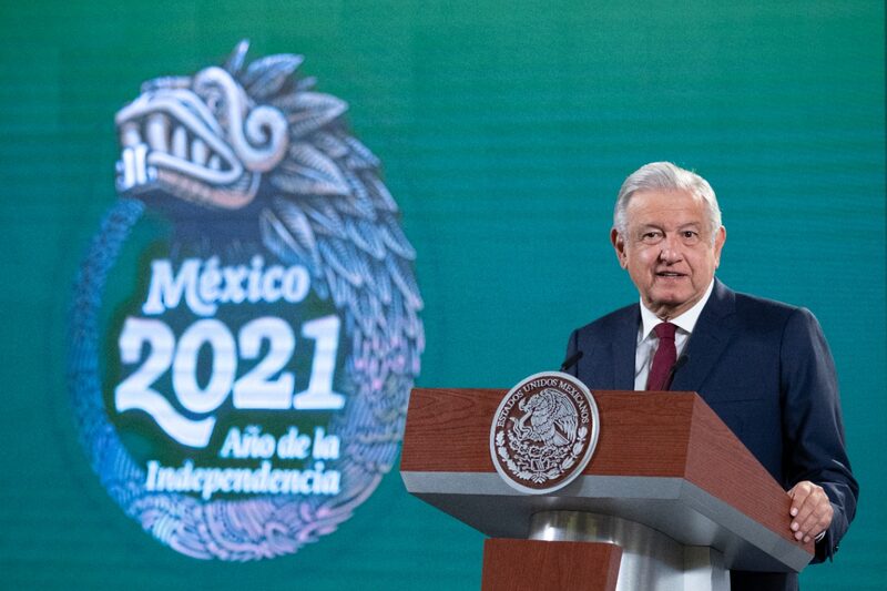AMLO aplaudió que Tlaxcala y Querétaro son los dos estados del país que no tienen problemas con la deuda. Cortesía: Gobierno de México. AMLO aplaudió que Tlaxcala y Querétaro son los dos estados del país que no tienen problemas con la deuda. Cortesía: Gobierno de México.