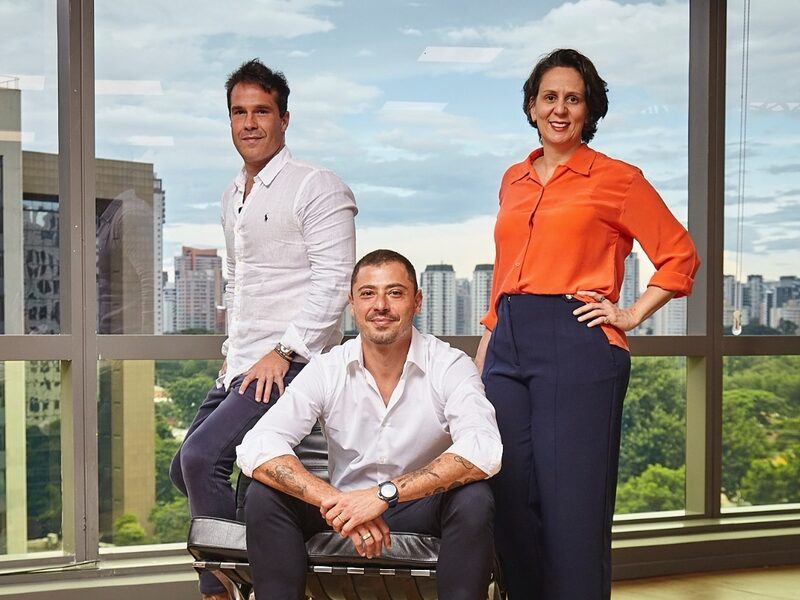 Danilo Basso e Celso Ribeiro, fundadores da BR Media Group, e Gabriela Onofre, CEO do Publicis Groupe no Brasil Danilo Basso e Celso Ribeiro, fundadores da BR Media Group, e Gabriela Onofre, CEO do Publicis Groupe no Brasil