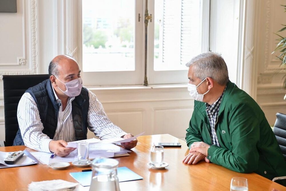 Los flamantes funcionarios definieron los detalles del proyecto agrícola ganadero. Los flamantes funcionarios definieron los detalles del proyecto agrícola ganadero.