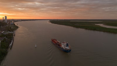 Consorcio de empresas acudió a la Casa Blanca para acusar sesgo en licitación por la hidrovía Consorcio de empresas acudió a la Casa Blanca para acusar sesgo en licitación por la hidrovía