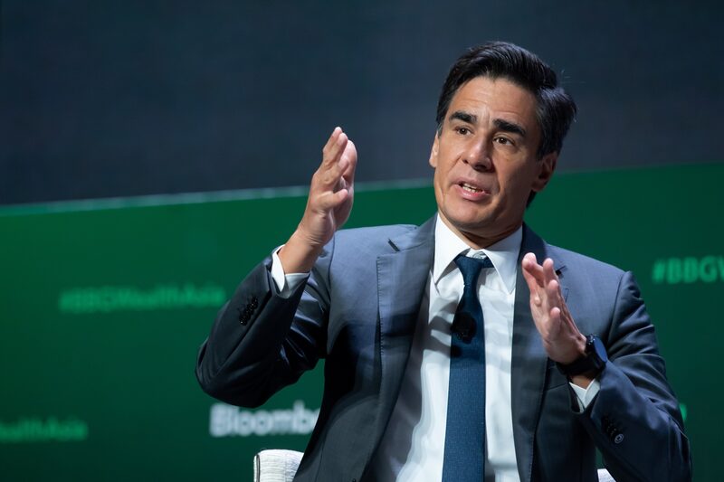 En los últimos años, Matos participó en el centro de la estrategia del banco para continuar su giro hacia Asia. En los últimos años, Matos participó en el centro de la estrategia del banco para continuar su giro hacia Asia.