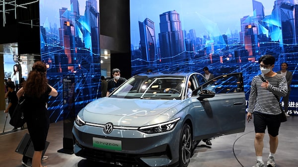 Volkswagen vende menos autos por fuerte caída en China y presión en EE.UU. Volkswagen vende menos autos por fuerte caída en China y presión en EE.UU.