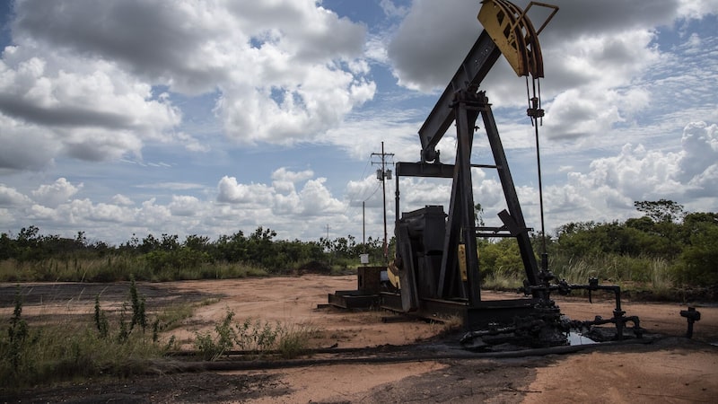 EUA aliviam temporariamente algumas sanções ao petróleo e gás da Venezuela EUA aliviam temporariamente algumas sanções ao petróleo e gás da Venezuela