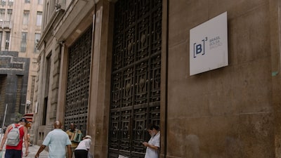 Ibovespa sobe mais de 2% após Trump adiar ataque ao Irã; dólar cai a R$ 5,26 Ibovespa sobe mais de 2% após Trump adiar ataque ao Irã; dólar cai a R$ 5,26