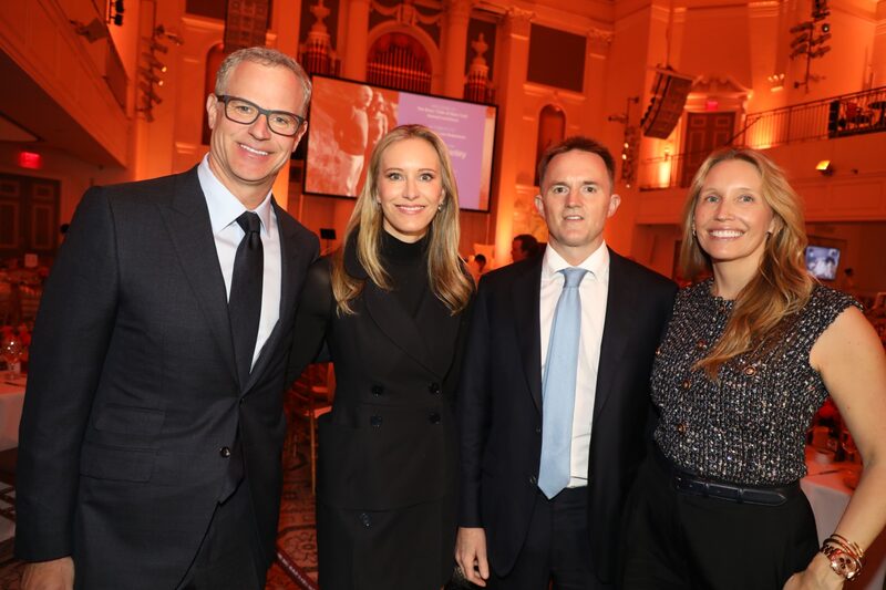 John e Amy Griffin (à esquerda) com Chase e Stephanie Coleman em evento em Nova York (Amanda Gordon/Bloomberg) John e Amy Griffin (à esquerda) com Chase e Stephanie Coleman em evento em Nova York (Amanda Gordon/Bloomberg)