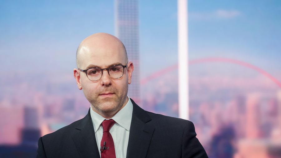 Miran, de la Fed, dice que sólidos datos de empleo no deben frenar más recortes de tasas Miran, de la Fed, dice que sólidos datos de empleo no deben frenar más recortes de tasas