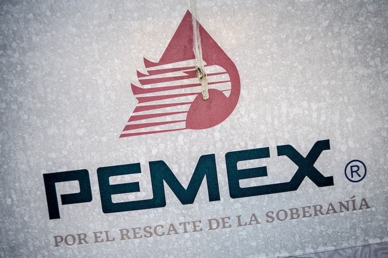 Logo de Pemex en Torre Ejecutiva Logo de Pemex en Torre Ejecutiva
